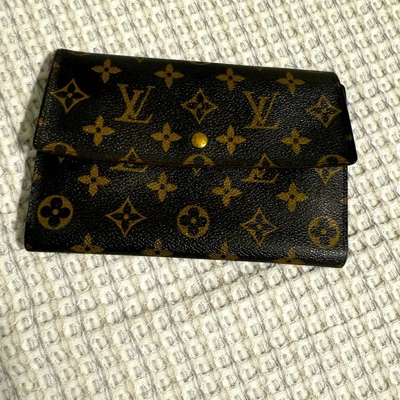 Louis Vuitton Monogram Canvas Pochette Passport Wallet - Picture 1 of 16